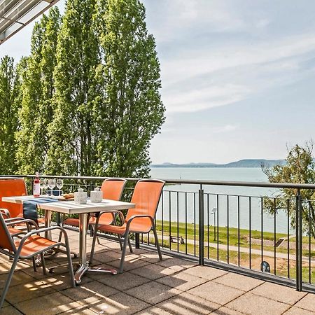 Panoramic Art Apartment With Jacuzzi Balatonlelle Bagian luar foto