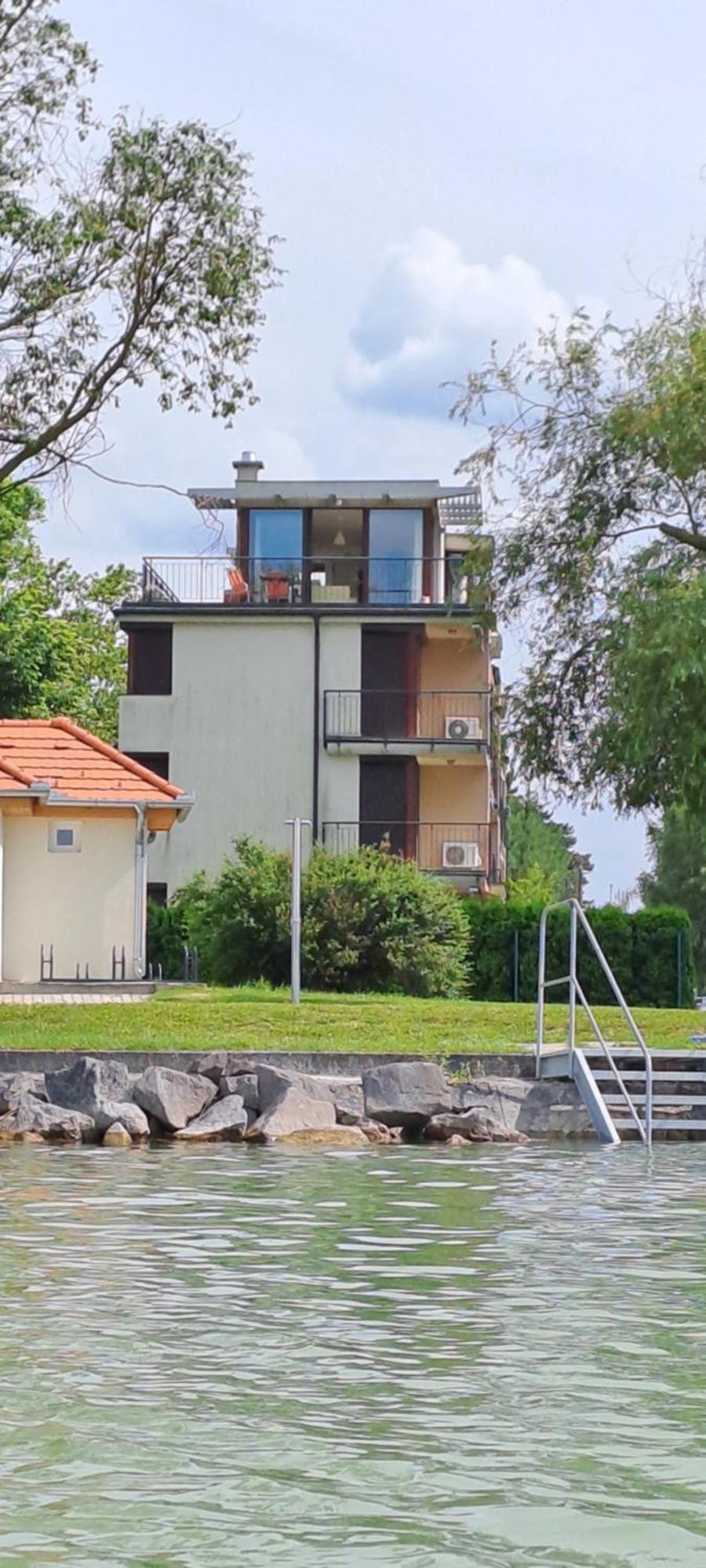 Panoramic Art Apartment With Jacuzzi Balatonlelle Bagian luar foto