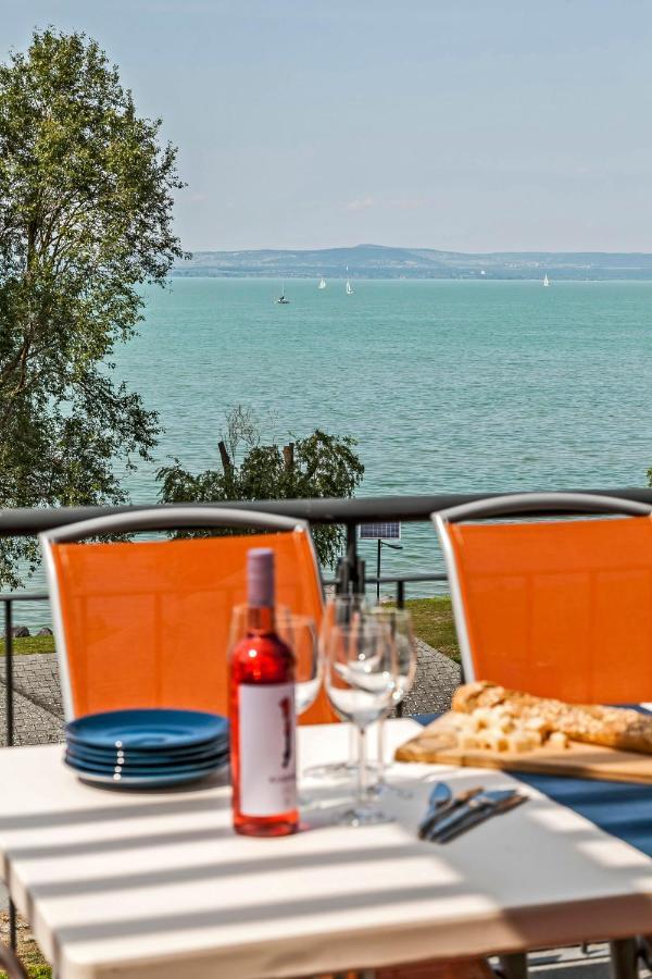 Panoramic Art Apartment With Jacuzzi Balatonlelle Bagian luar foto